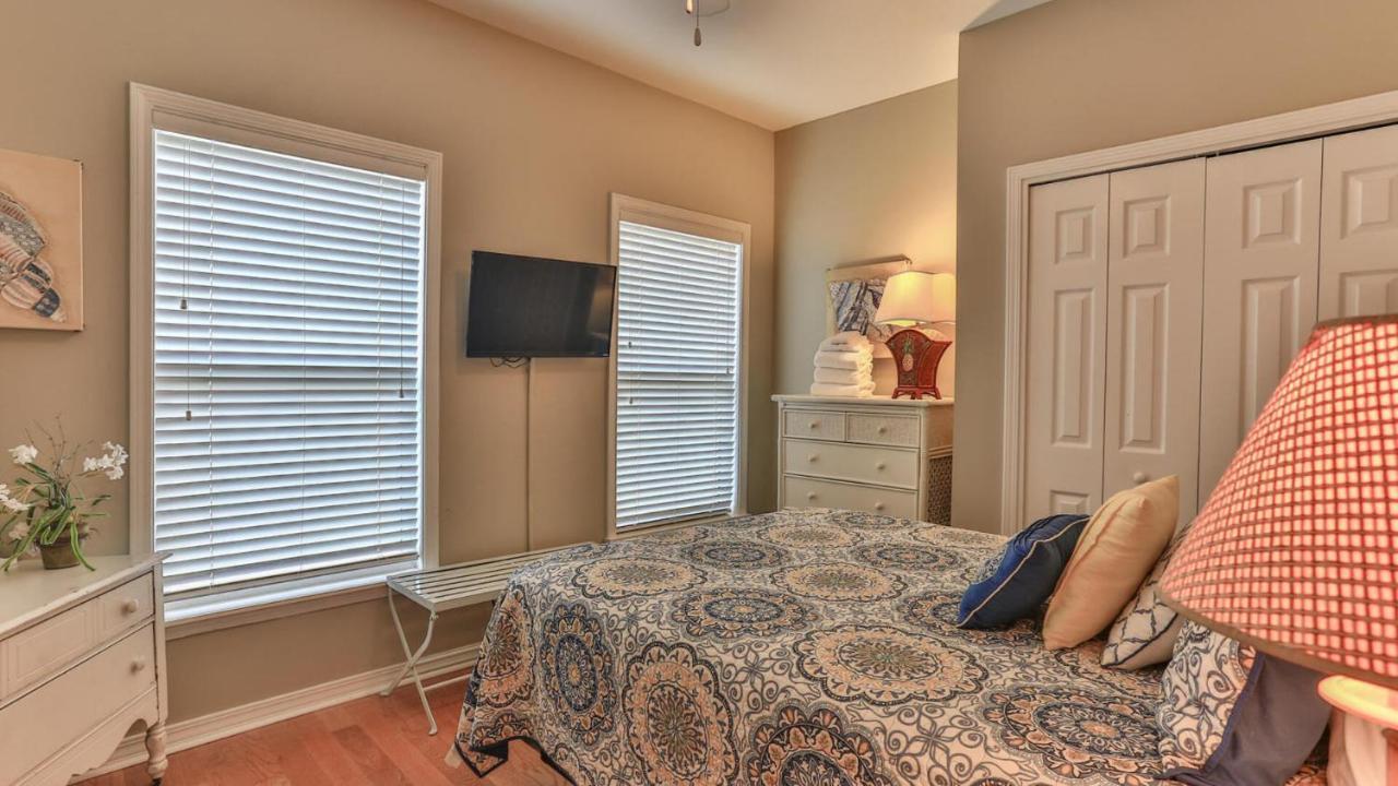 Biglows Bungalow - About A Quarter Mile To Private Neighborhood Beach Access, Pet Friendly, Community Pool Destin Exteriér fotografie